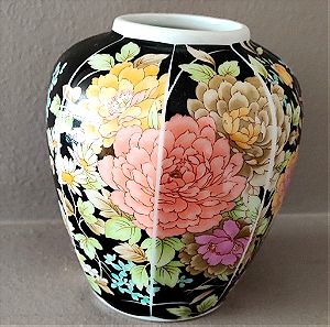 Παλαιό πολυγωνικό βάζο κεραμικό με λουλούδια