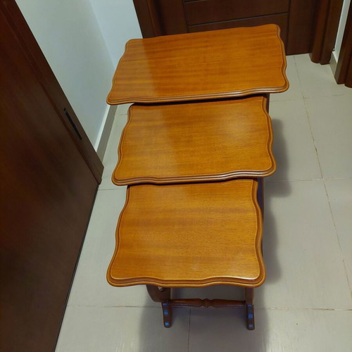Zigkon living room tables like new, set of three nesting pieces