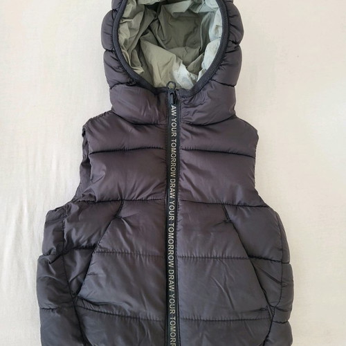 Zara sleeveless jacket for 6-9 months baby