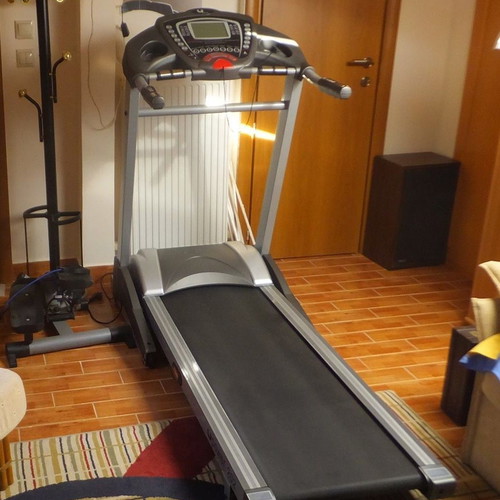 Upower 202 Treadmill like new, 2Hp motor, 1-18 km/h speed, 130 kg max load