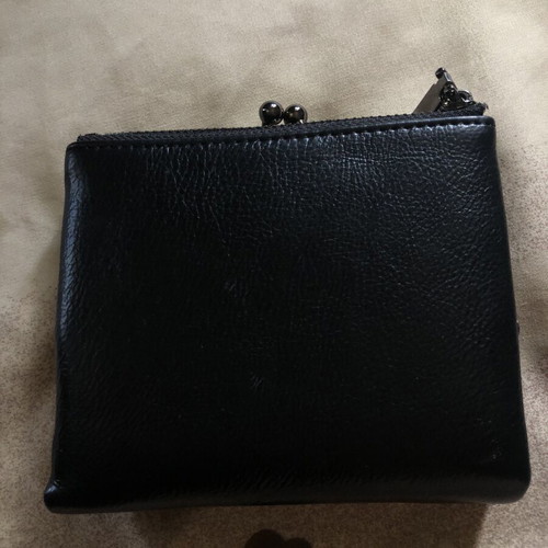 Rosebird women's black leather kiss-lock wallet, retro style