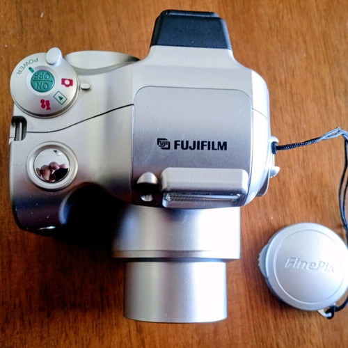 Fujifilm Finepix 2800 Zoom digital camera like new