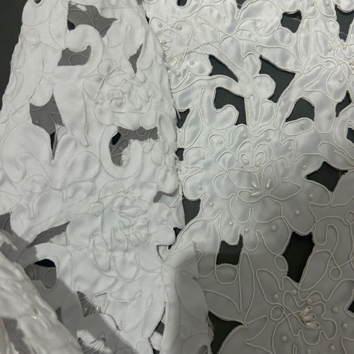 White luxury lace with pearls 130×70 cm like new