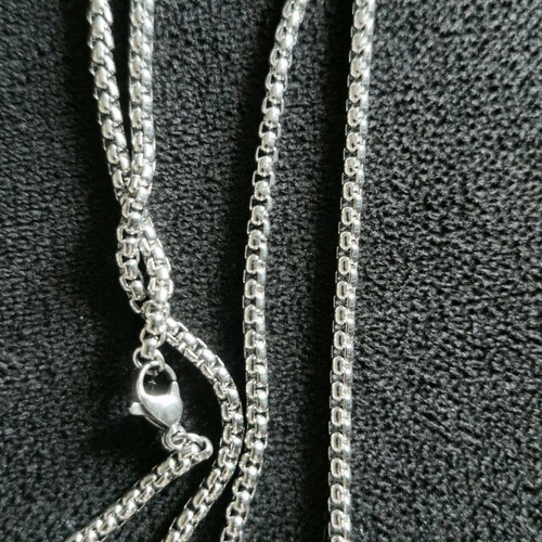 Gothic skull necklace new with red zircon