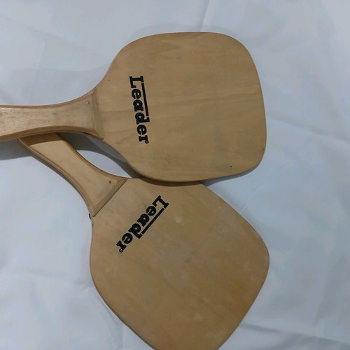 Beach rackets like new with free cap