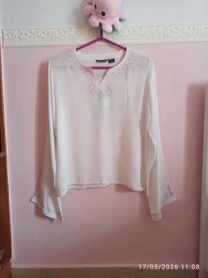 White women's blouse one size like new with bell sleeves