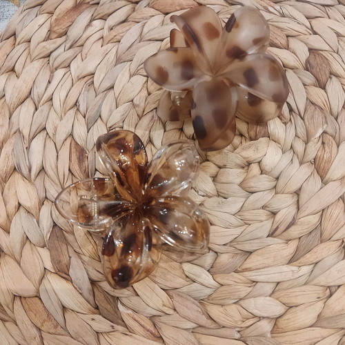 Hair clips flowers new, tortoiseshell brown color, set of 2