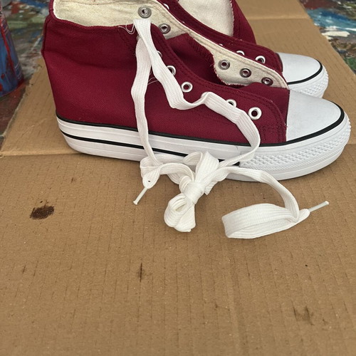 Canvas shoes new, red, size 38, athletic style