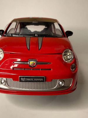 Metal model Abarth 695 Tributo Ferrari Dealer Special Edition like new, scale 1:18