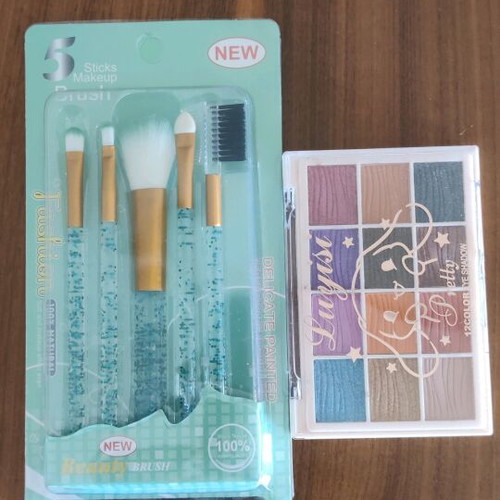 Eyeshadow and brush set new, 12 colors and 5 brushes
