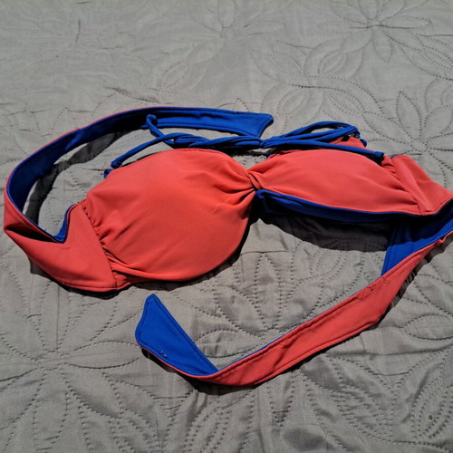 Bandeau bikini top like new with adjustable straps and front knot No S/M