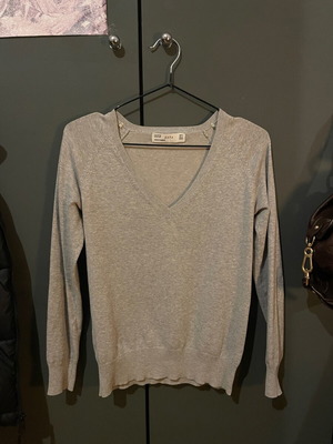 Zara knitwear like new, grey, size S with small sleeve defect