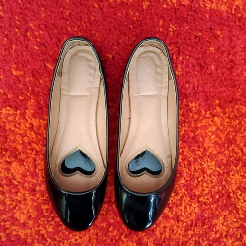 Ballerina shoes used black patent leather with heart