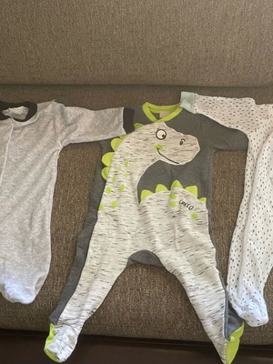 Baby rompers like new, pack of 3 pieces up to 6 months