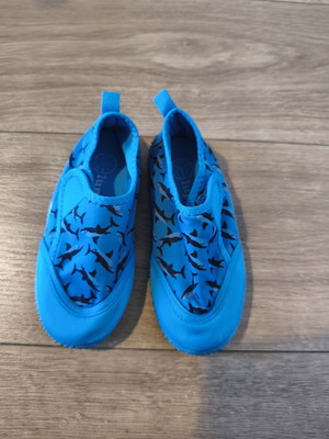 Children's water shoes size 28 used, blue unisex design