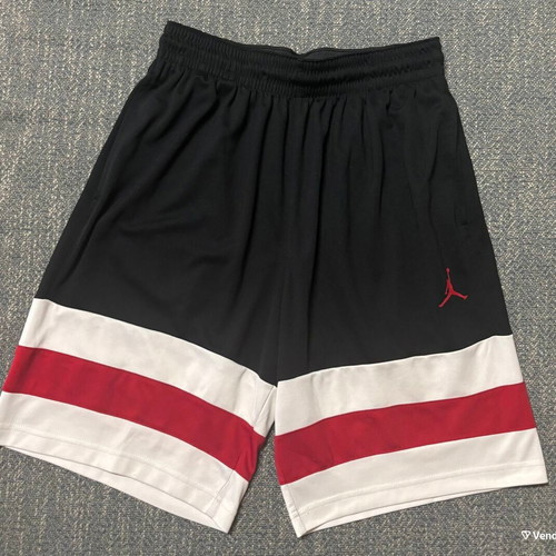 Jordan shorts like new, black and red, size L