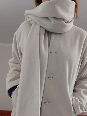 Stradivarius cream coat with scarf size L like new