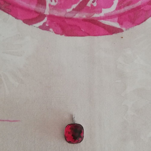 Swarovski red crystal pendant like new without chain