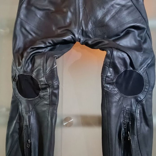 Dainese leather jackets and pants set, signed by Colin Edwards