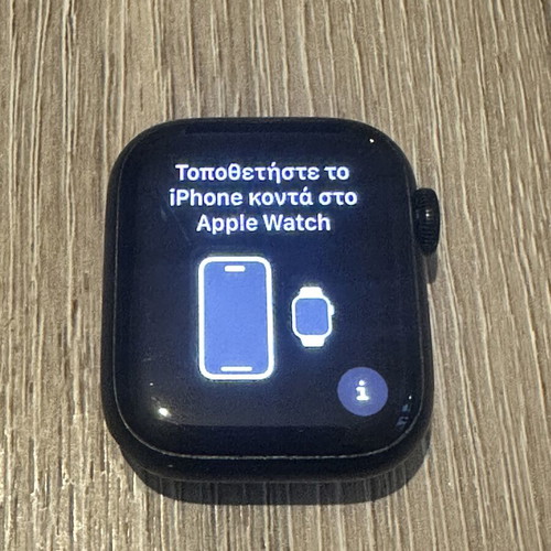 Apple Watch Series 8 41mm Aluminum Midnight with charger and strap