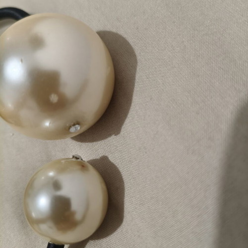 Choker necklace with two asymmetrical pearls used, black elastic band