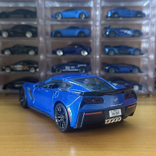 Maisto 2015 Corvette C7 Z06 1/24 scale like new