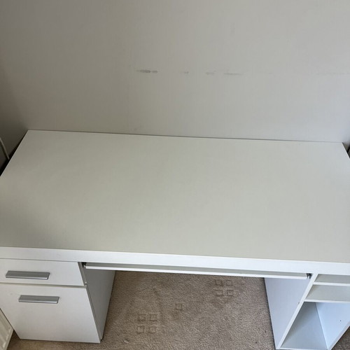 Desk like new, ideal for work and computer use