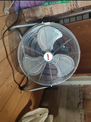 Mistral ανεμιστήρας δαπέδου 150w σαν καινούργιος, ισχυρός και περιστρεφόμενος