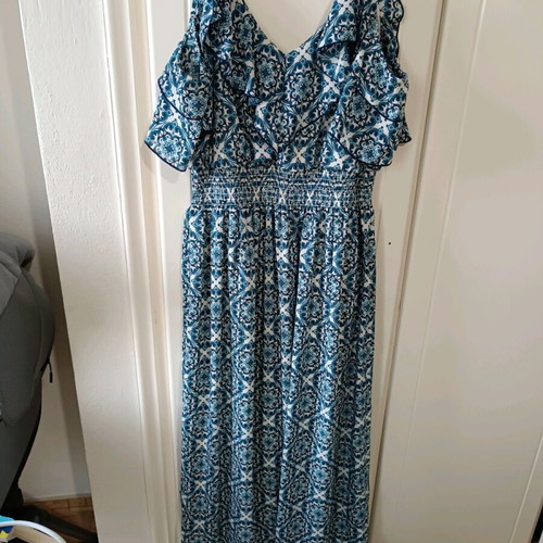 Women's maxi printed dress like new, white and blue, size L