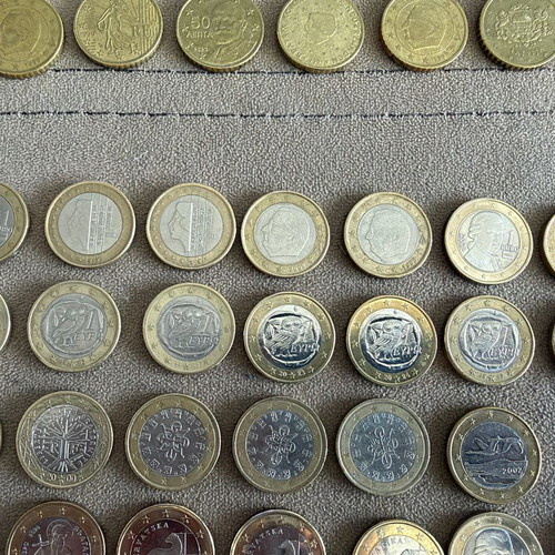 Euro Coin Collection like new, 303 coins from 18 countries