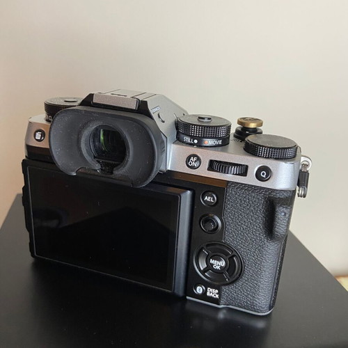 Fujifilm X-T5 Camera Body like new, 40.2 Megapixel