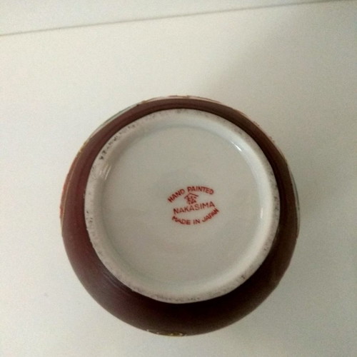 Japanese decorative items used, 2 plates and vase 13 cm high