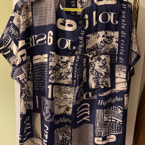 Jobis women's shirt like new, short sleeves, dark blue and white print