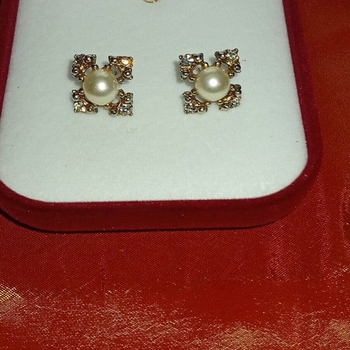 Vintage earrings with pearl and stones used