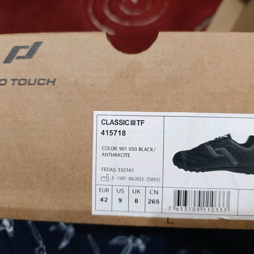 Pro Touch Classic III TF football shoes size 42, like new, black