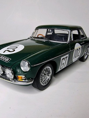Metal model AUTOART Millennium MGB GT MkII scale 1:18 like new