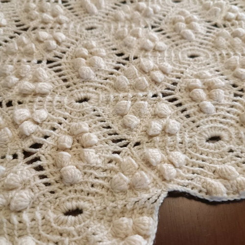 Woolen knitted handmade blanket like new, dimensions 170x220