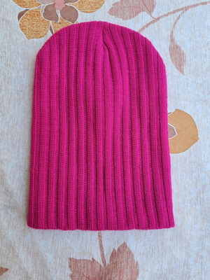 One Size pink beanie like new
