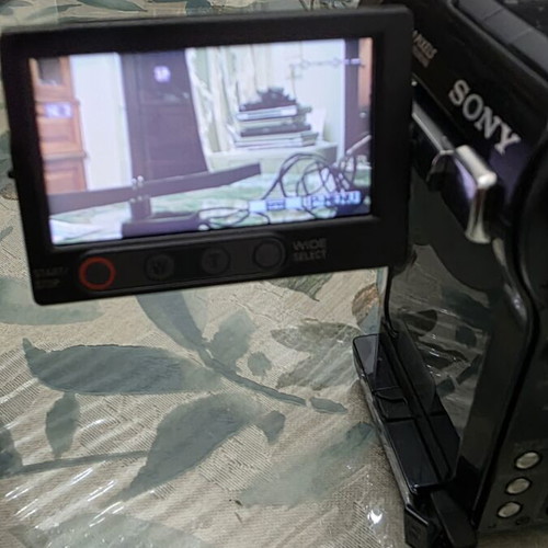 Sony DCR-PC1000E 3CMOS MiniDV 2.8 Megapixel Handycam Camcorder
