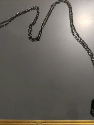 Pendant necklace in black with thin chain new