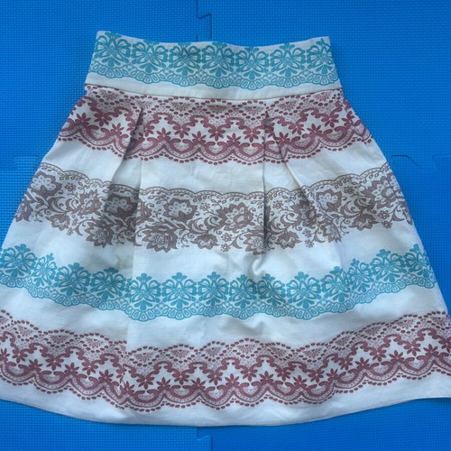 Pleated skirt Moutaki size small like new, multicolor