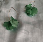 Dangling earrings green like new