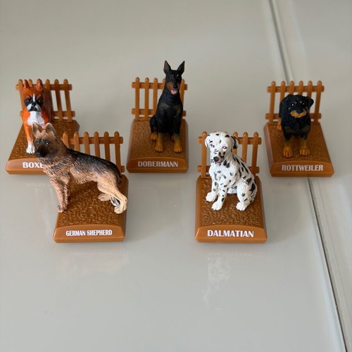 Kinder toys dog figurines like new, collectible