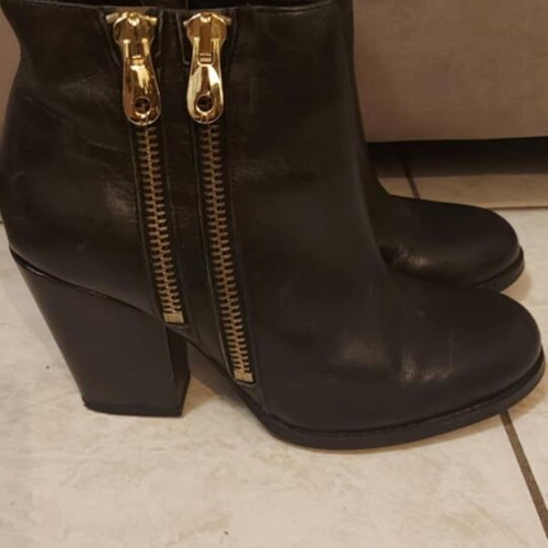 Black leather ankle boots River Island size 39 like new
