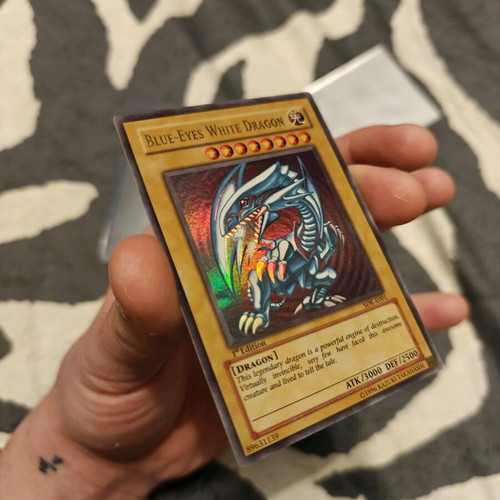 Blue Eyes White Dragon 1st Edition SDK-E001 ultra rare, like new