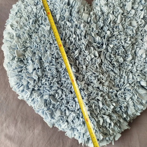 Heart-shaped rag rug bath mat like new, cotton fabric