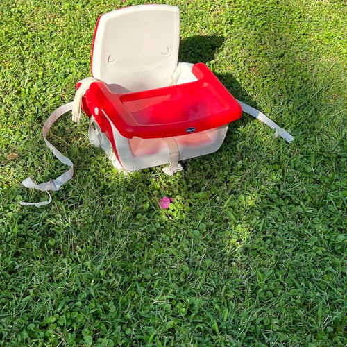 Chicco baby feeding chair, lightweight with safety belt