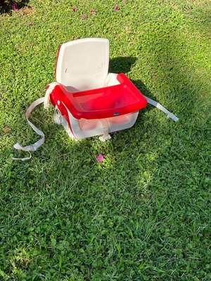Chicco baby feeding chair, lightweight with safety belt