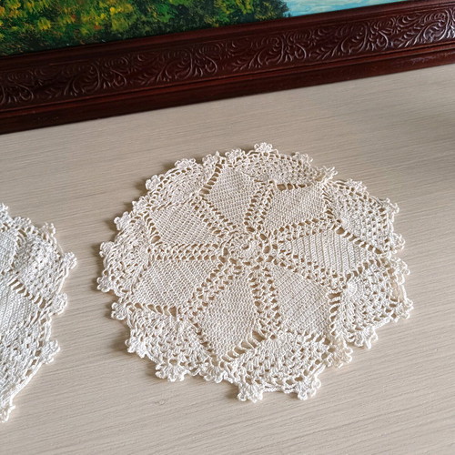 Round beige doilies, 2 pieces, 24 cm, handmade, like new