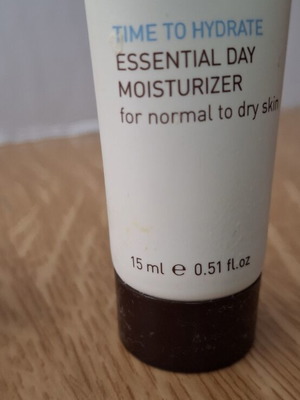 Κρέμες προσώπου Ahava 15ml και Lierac Nuit 25ml με body lotion δώρο καινούργιες
